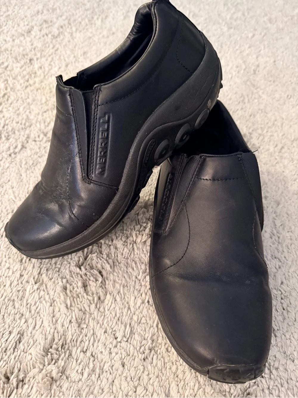 Merrell Men’s Black Slip-On Comfort Loafers. Leather, outdoor minimalist black